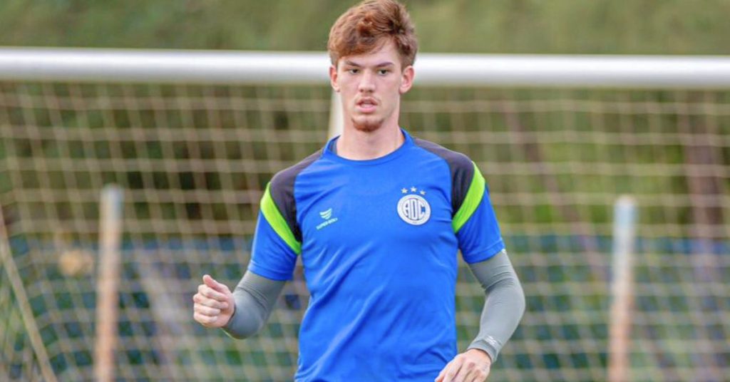 Zagueiro Mandovani do Confiança