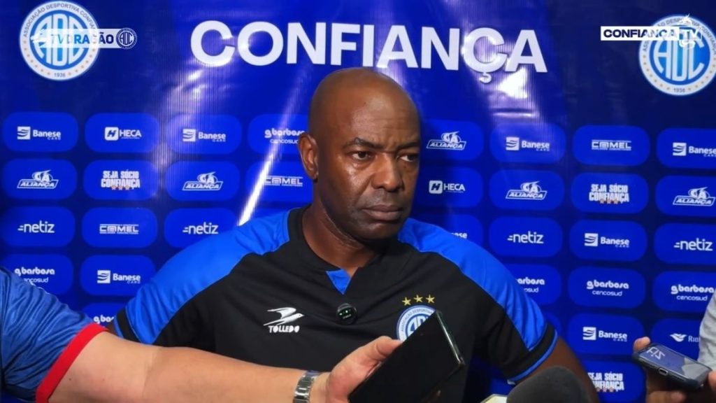 Cláudio Caçapa fala da vitória sobre o Fluminense Foto: Reprodução Confiança TV