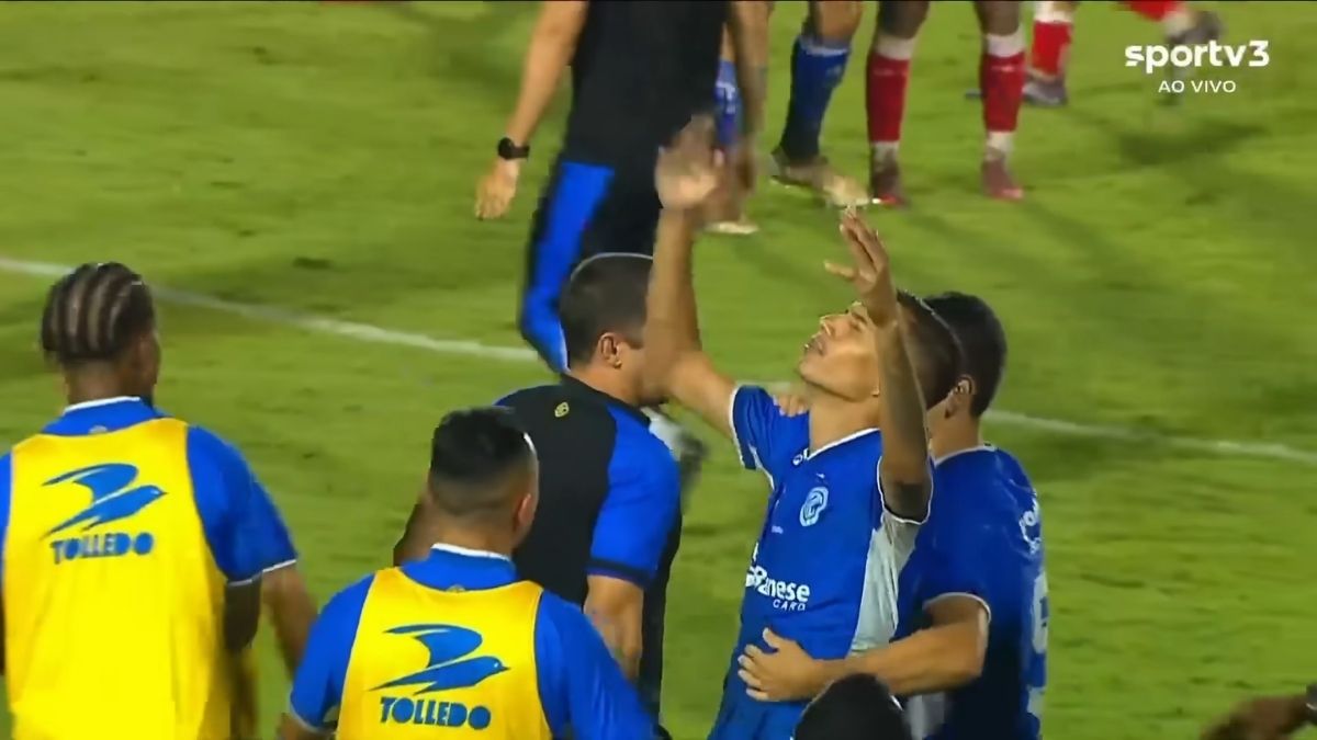 Confiança comemora vitória contra o Vila Nova - Foto: Reprodução SPORTV