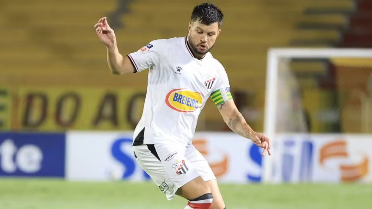 Matheus Lagoa em ação contra o Volta Redonda — Foto: @jottapefotografias