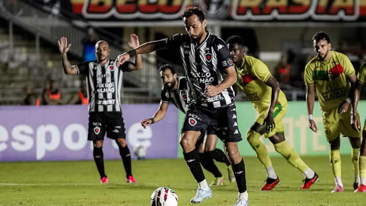 Nenê cresce na Série C, vira artilheiro e acende alerta para rivais do Botafogo-PB