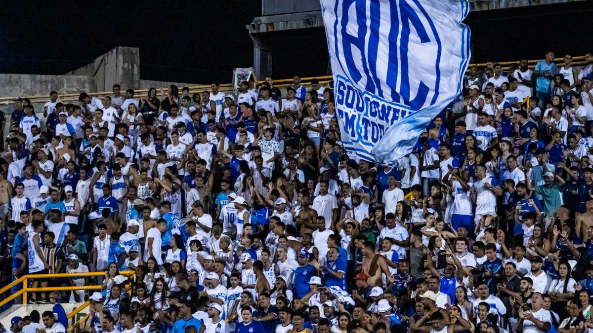 Torcida do Confiança em clássico contra Itabaiana - Foto: Sérgio Luis