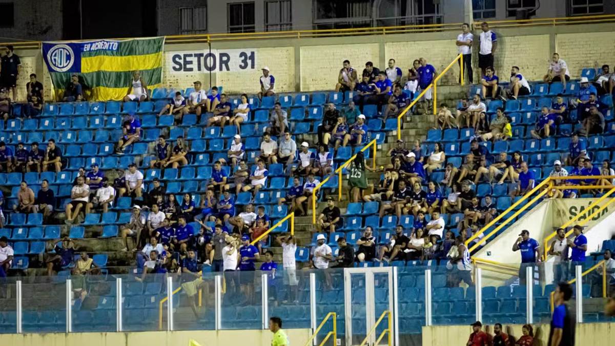 Torcida do Confiança compareceu em baixo número nas rodadas finais da Série C — Foto: Sérgio Luis/ADC